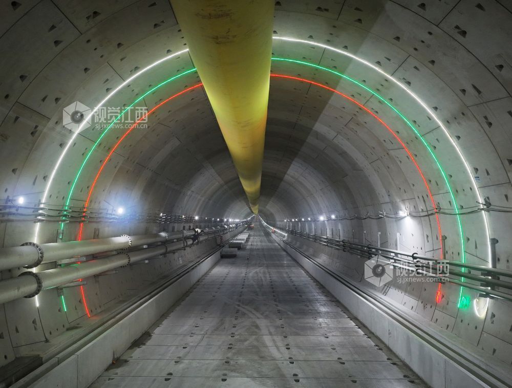 11月28日拍摄的顺利贯通的京港高铁昌九段（简称昌九高铁）天祥大道隧道。