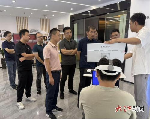 企业参观考察干电极脑电帽项目（受访者供图）