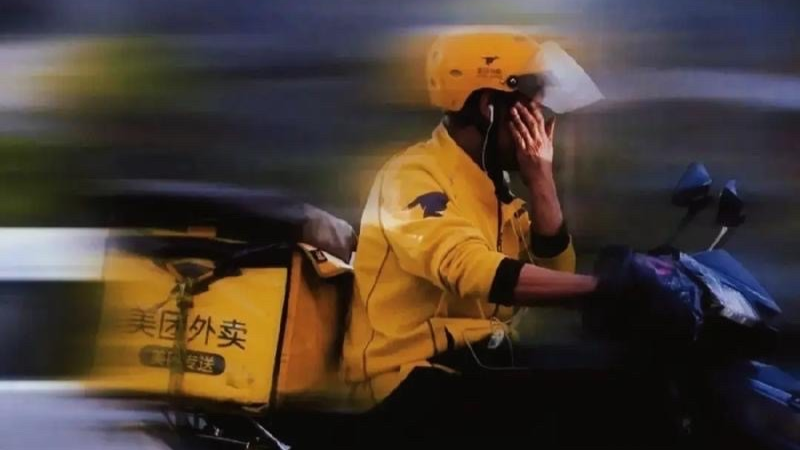 外卖员哽咽留言女孩暖心回应