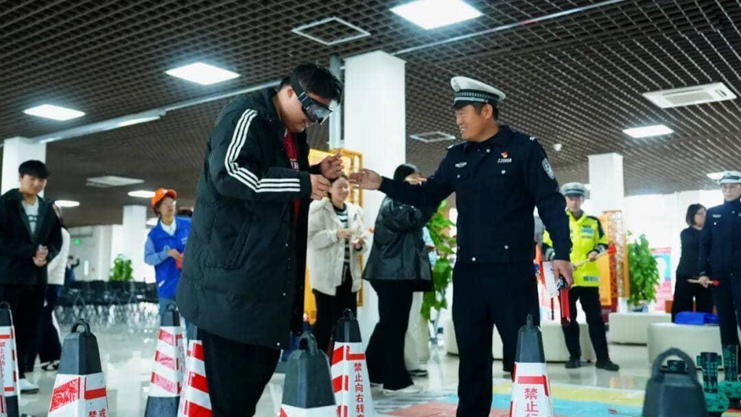 济宁“警民同心 安全同行”主题宣传活动走进济宁医学院