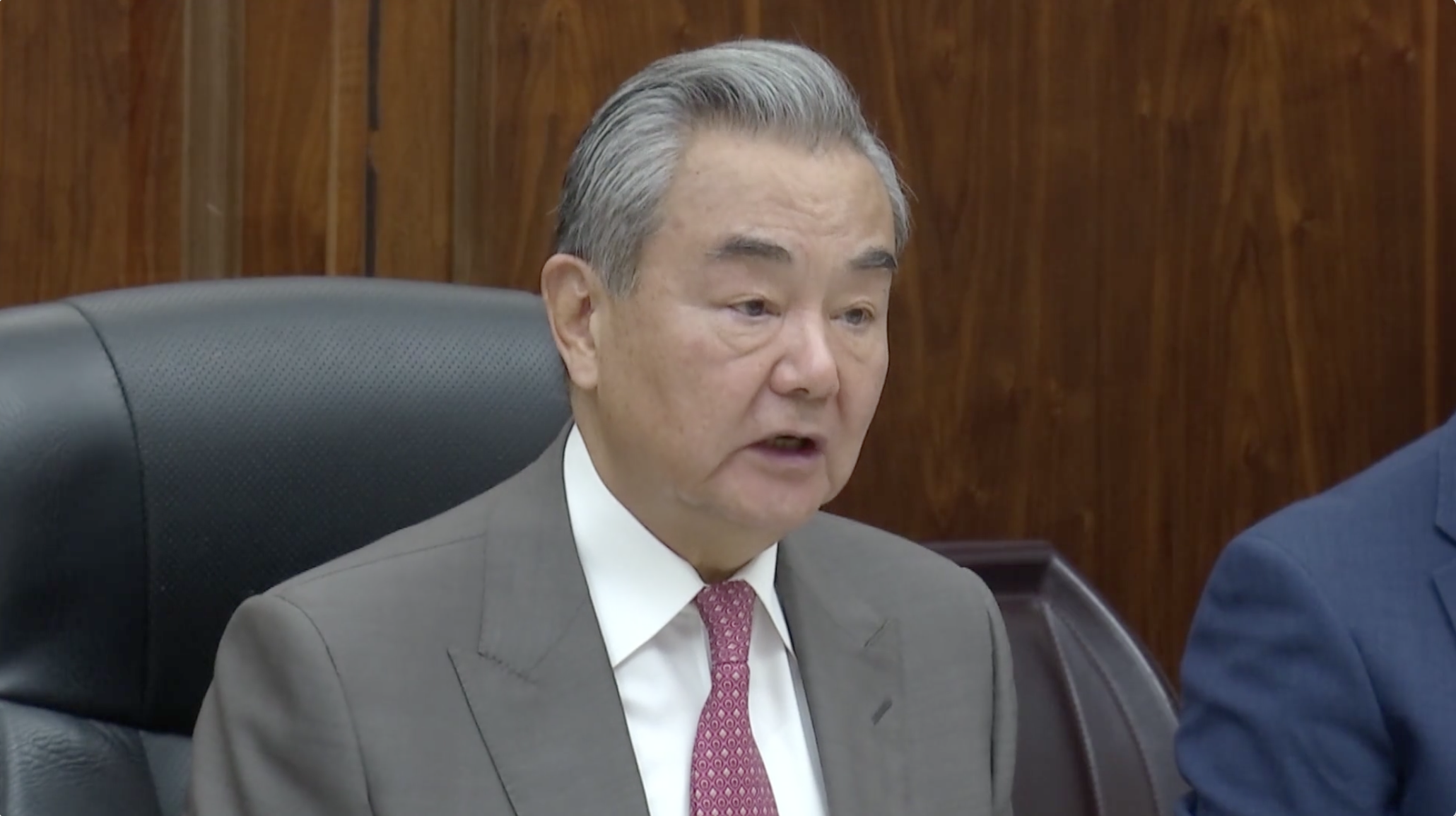 王毅：日本现职领导人越了不应碰的红线