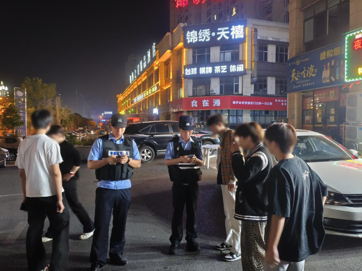 江西庐山：“零点行动” 护夜平安