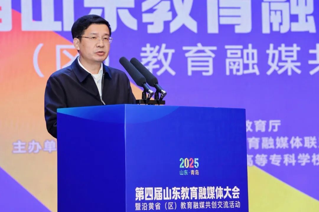 △教育部宣传教育中心主任黄兴胜讲话