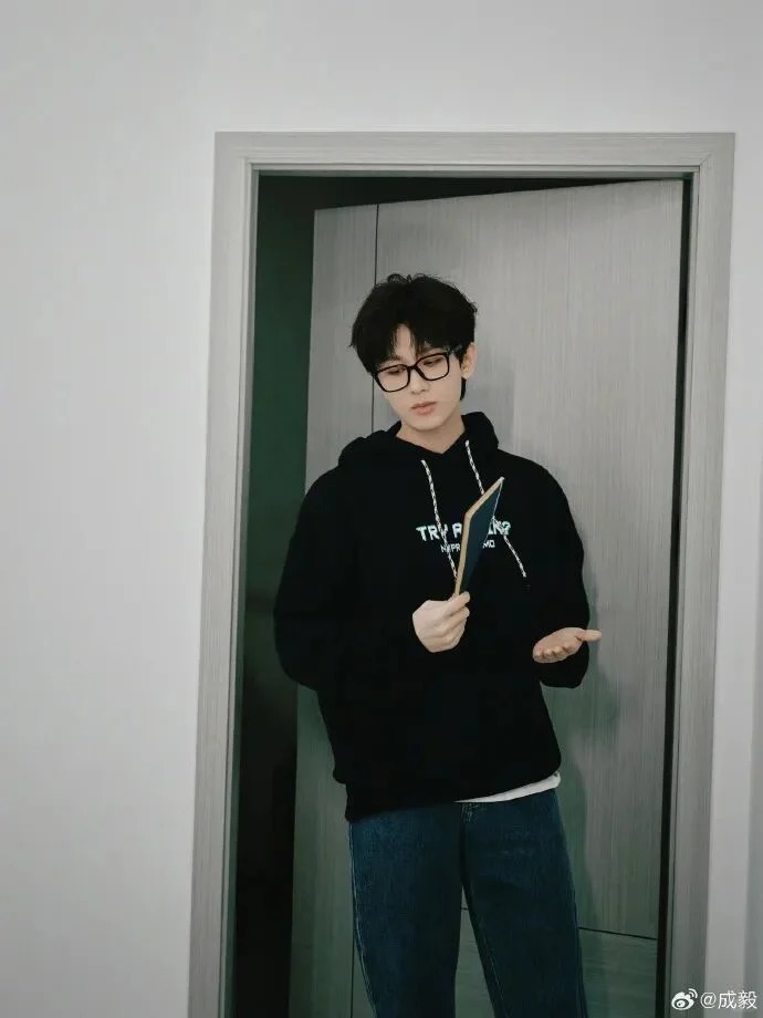 知名男演员突发意外!后脑勺触地