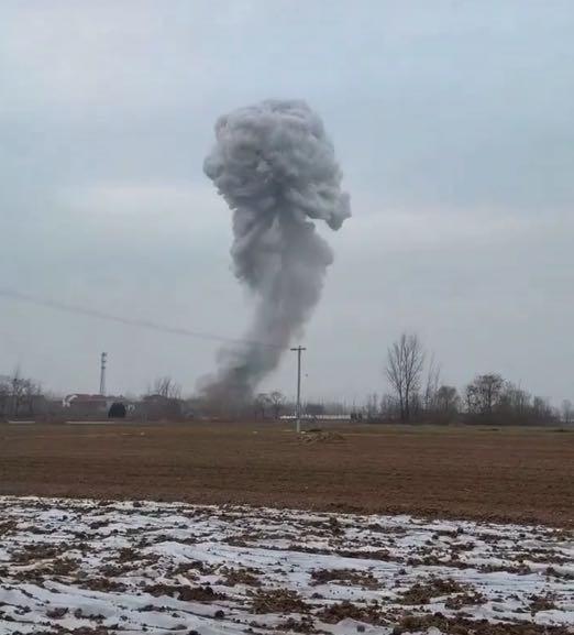 谯城去一废弃小学附近发生爆炸。受访者供图