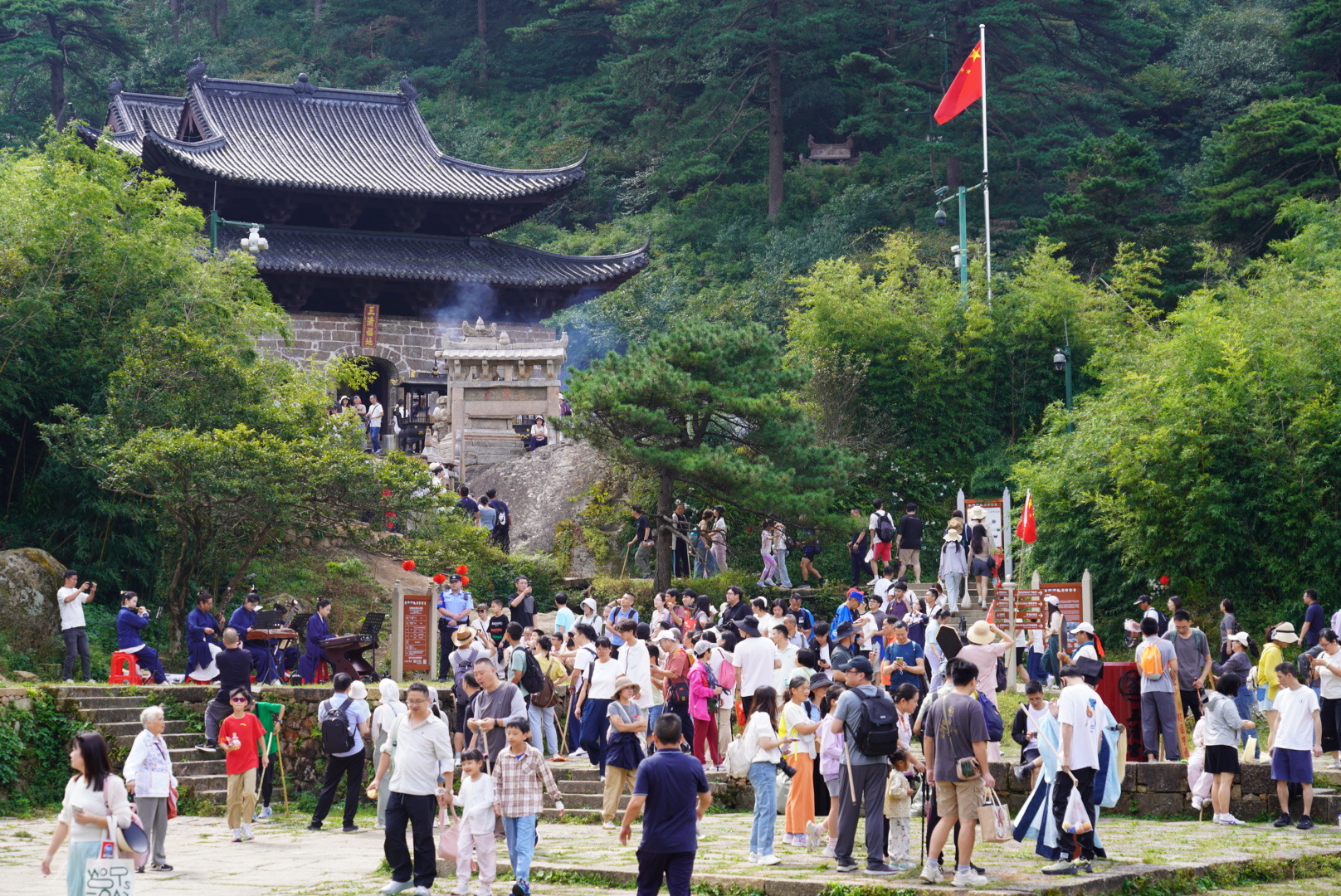生态作底，服务着墨，发展执笔——不断推动三清山旅游高质量发展