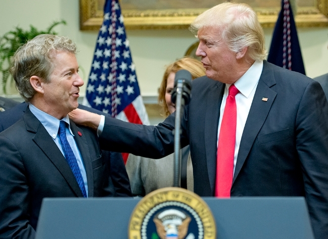 美议员警告特朗普:入侵委内瑞拉,MAGA运动将瓦解