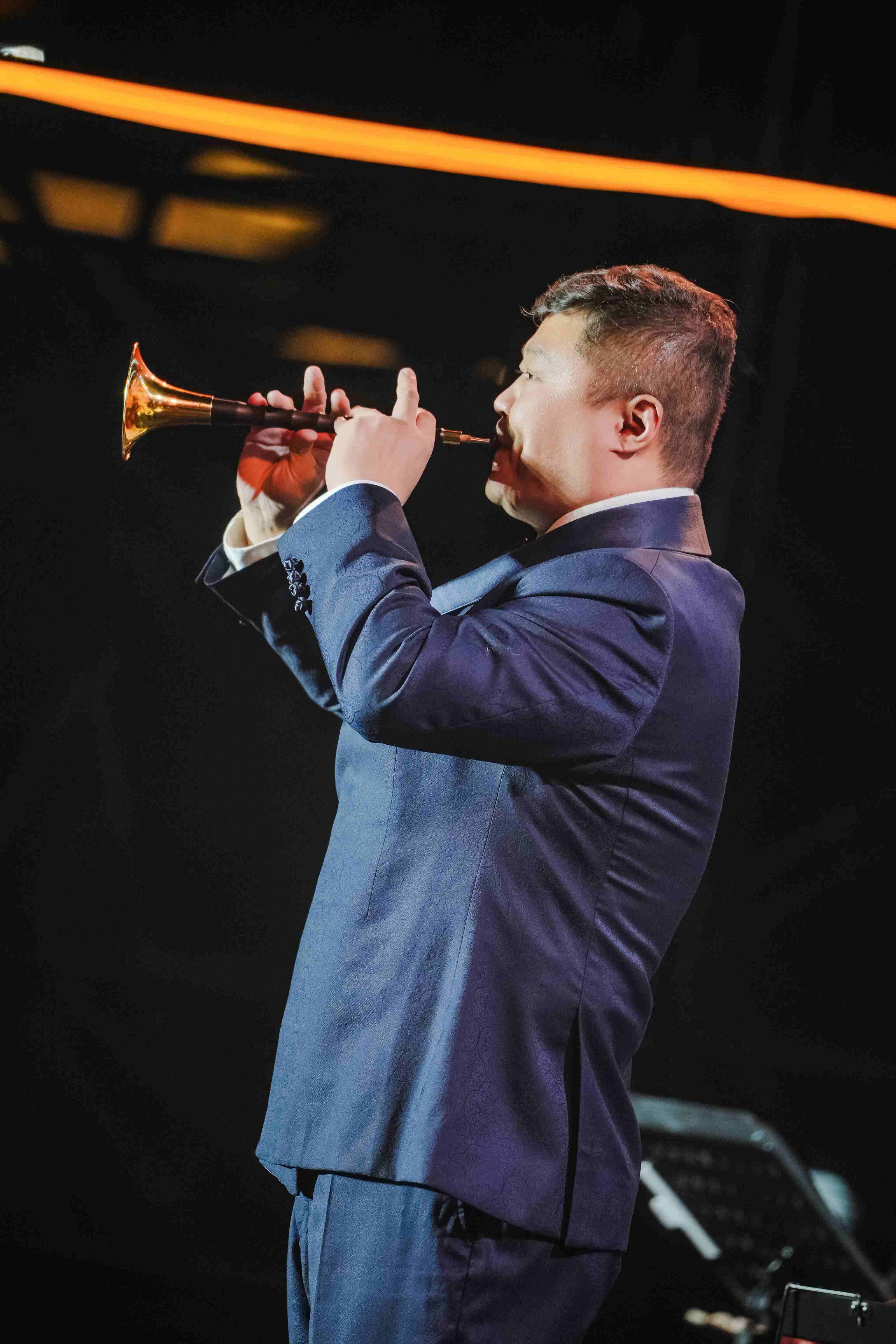 2025莲花山音乐节首日吸引上万市民现场参与，约250万市民线上同步观看