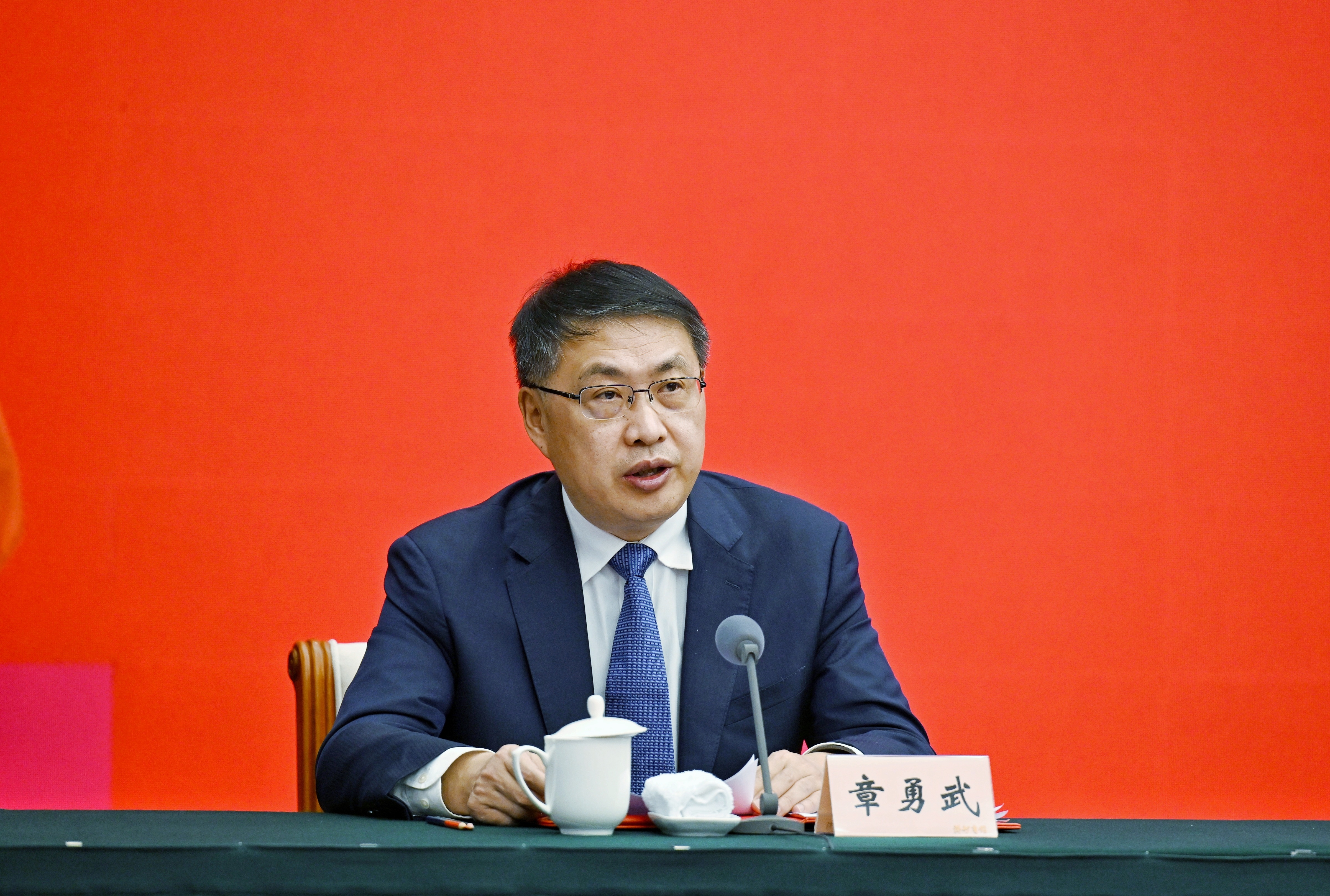 ▲市商务委党组书记、主任章勇武。首席记者 龙帆 摄