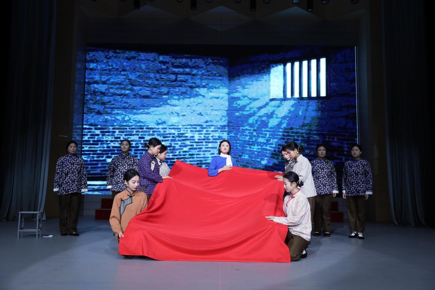 歌剧《江姐》选段《绣红旗》