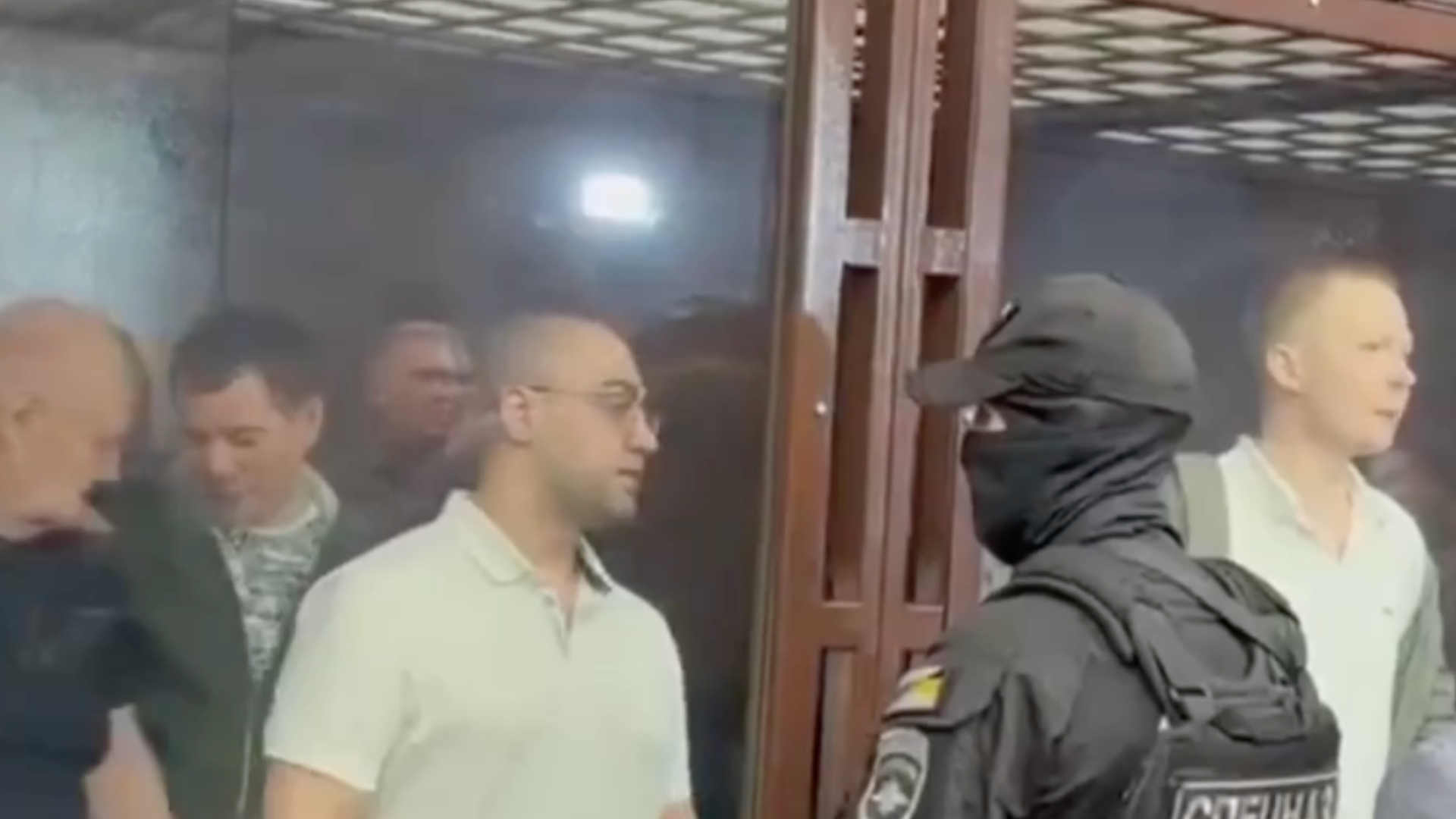 俄法院判处2022年克里米亚大桥恐袭案8名被告终身监禁