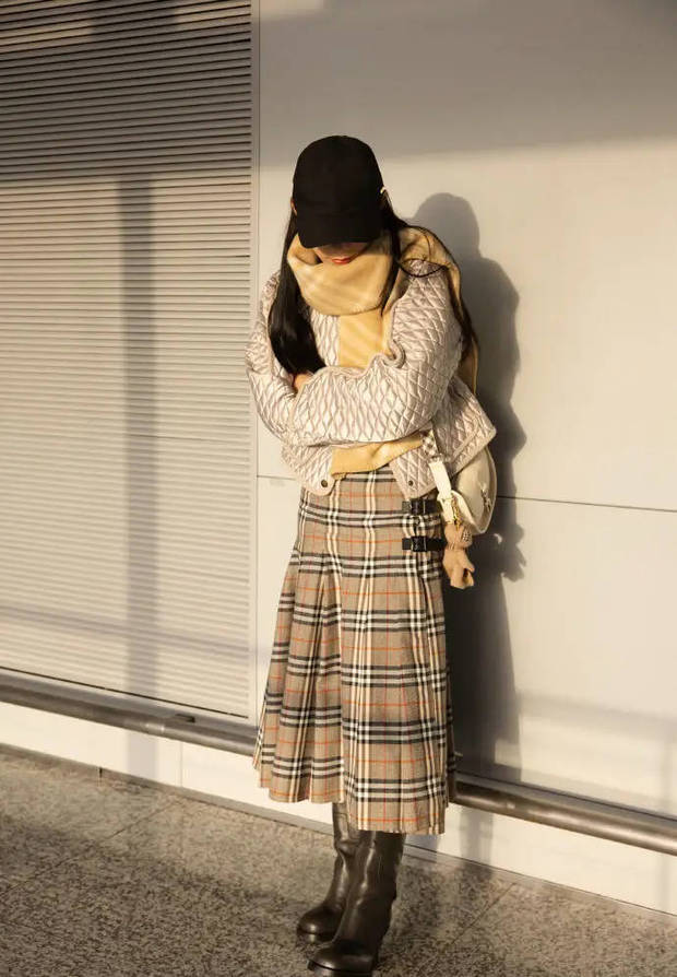 陈丽君的围巾看起来就是暖和。