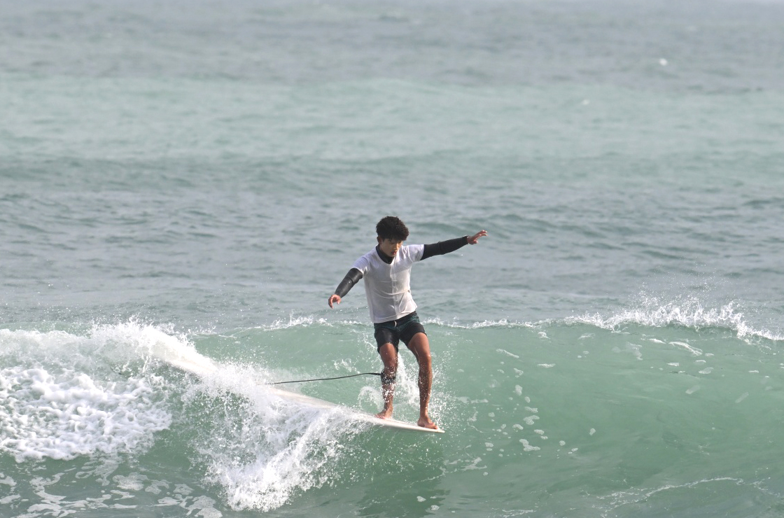 2025年海南省冲浪锦标赛在万宁日月湾激情开赛