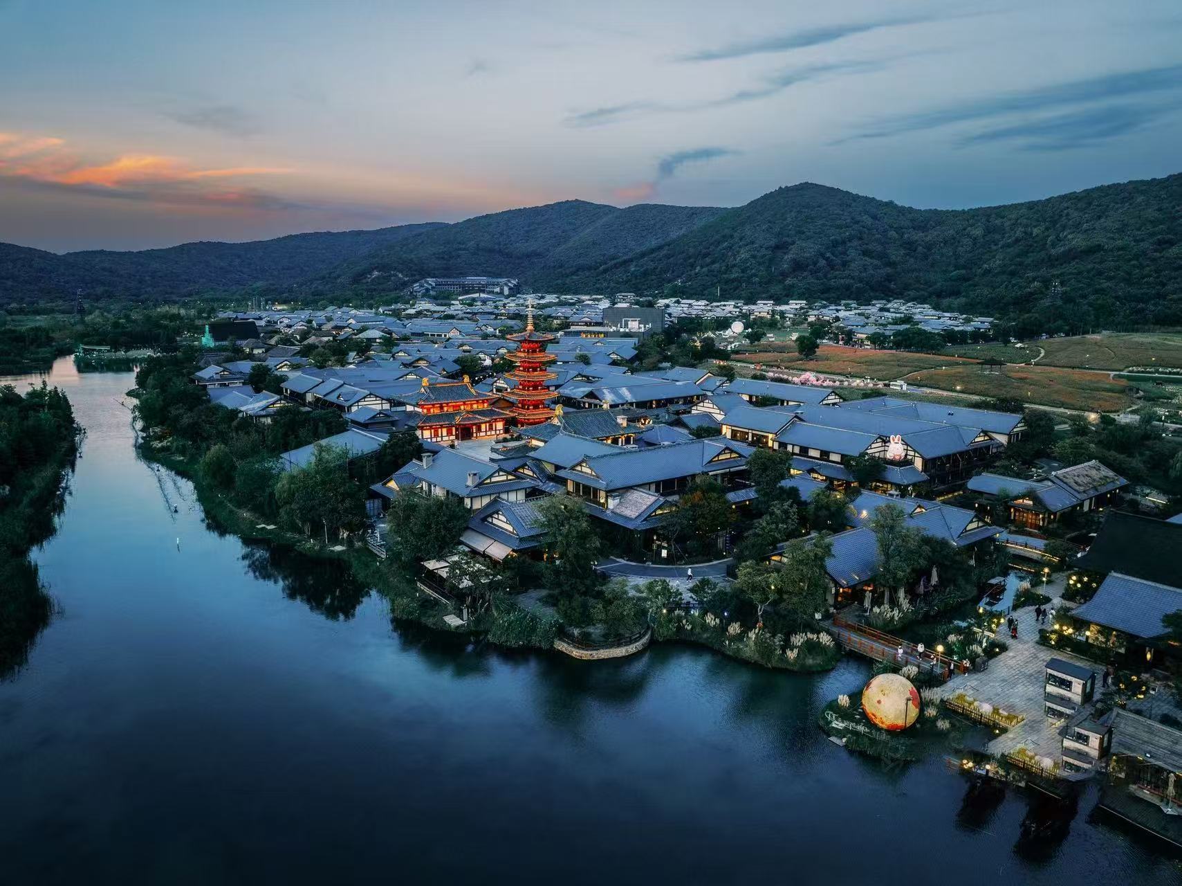 拈花湾十年：如何用“科技”改写文旅模式？