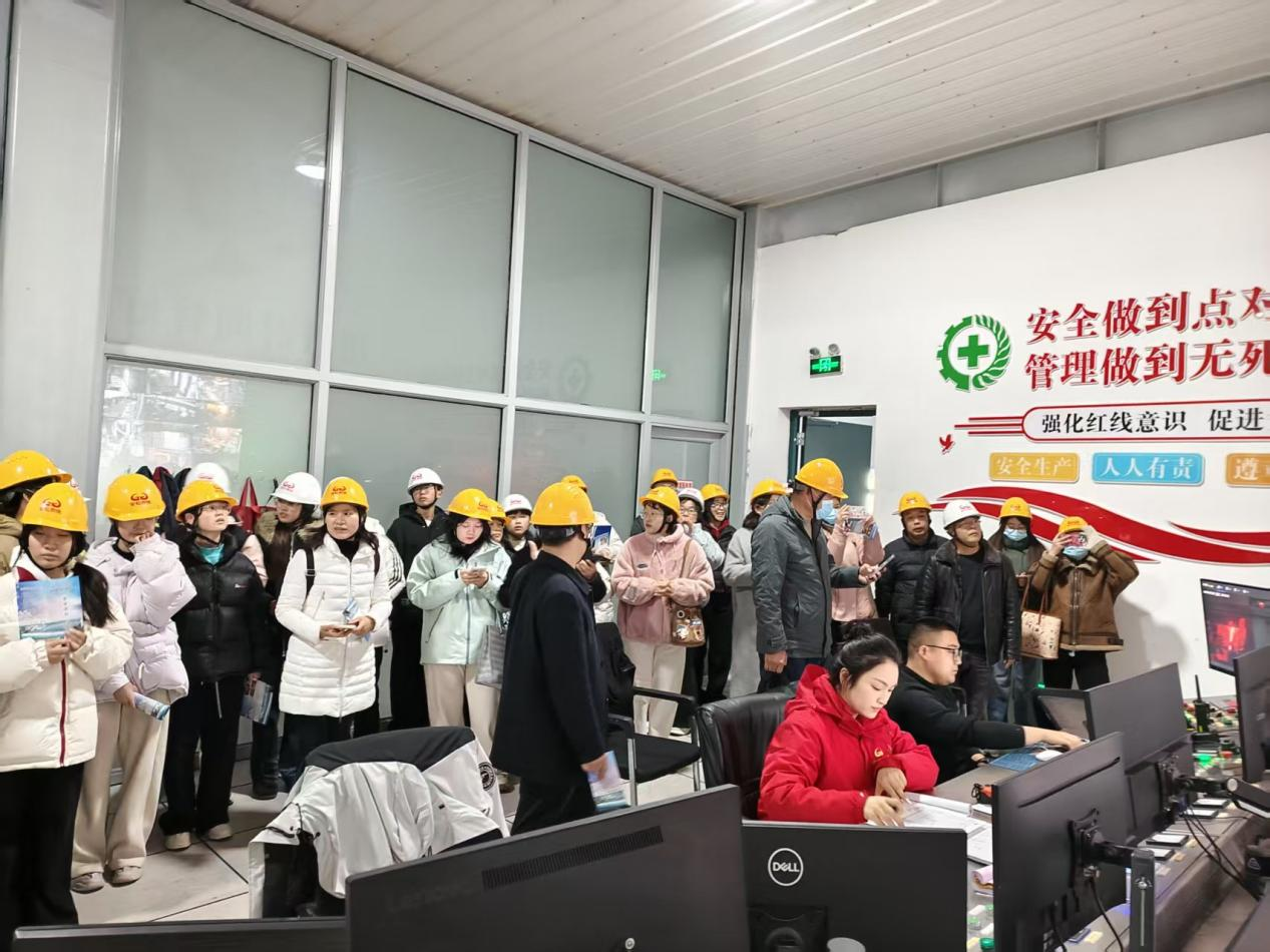 敬安中学百名师生走进钢厂，开启“工业魔法”研学之旅