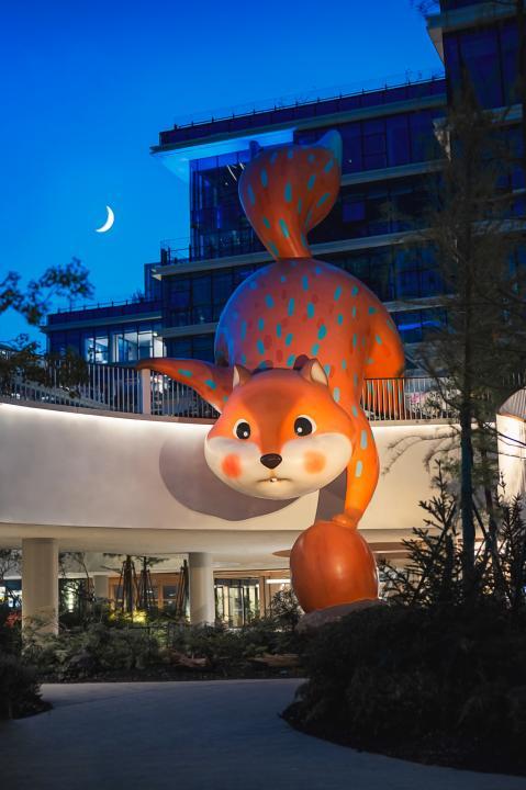 杭州阿里巴巴未科阿里中心 13.5米巨型松鼠《果果,COME ON》