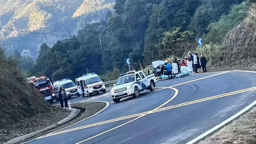 江西赣州发生交通事故，知情人士：驾车人系未成年人 车辆从租车行租赁