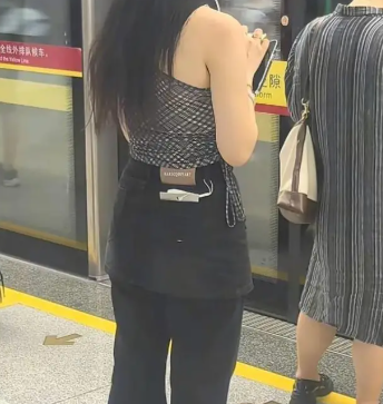凤凰早报|高市早苗最新表态“后退一小步”;香港所有大维修棚网3日内下架