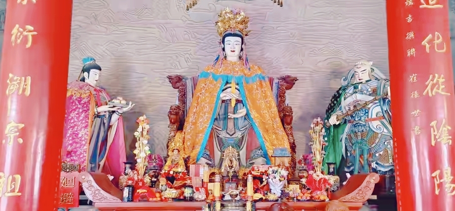 王母宫西王母塑像