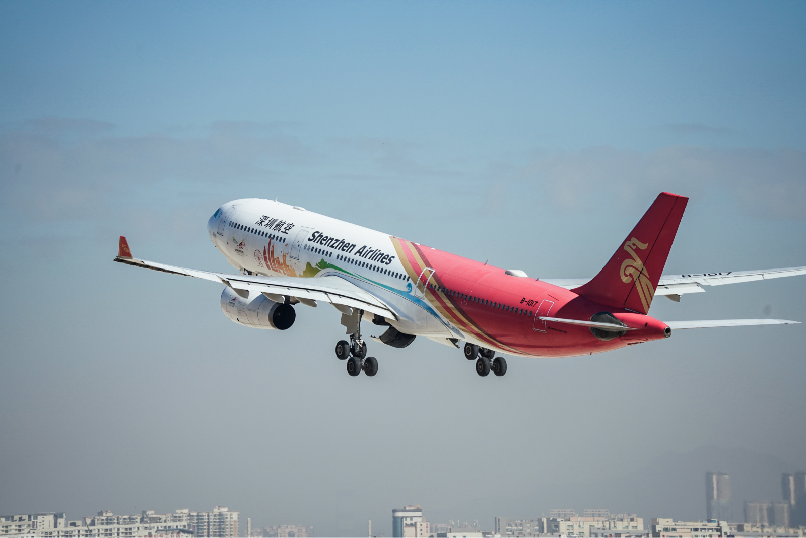 “深圳号”领衔启航 深圳航空圆满完成深圳机场三跑道首航任务