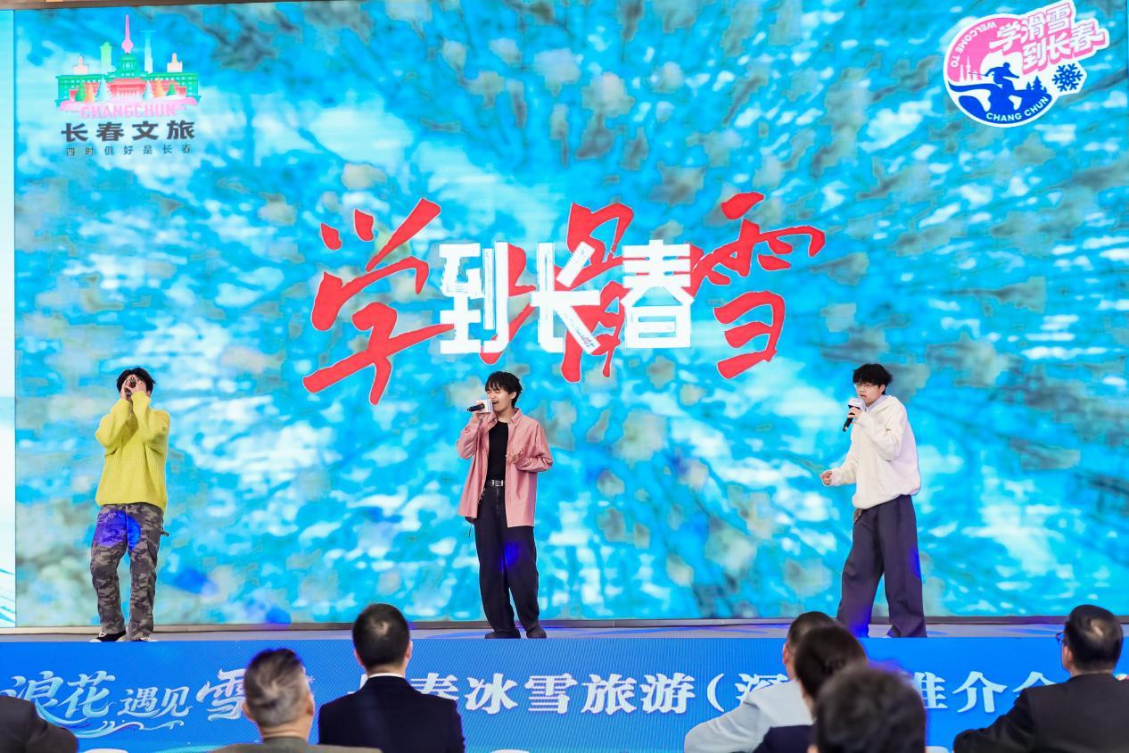 深圳大学生现场演唱“表白”长春。