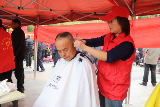 南昌安义县举行“12·5”国际志愿者日暨新时代文明实践志愿服务活动