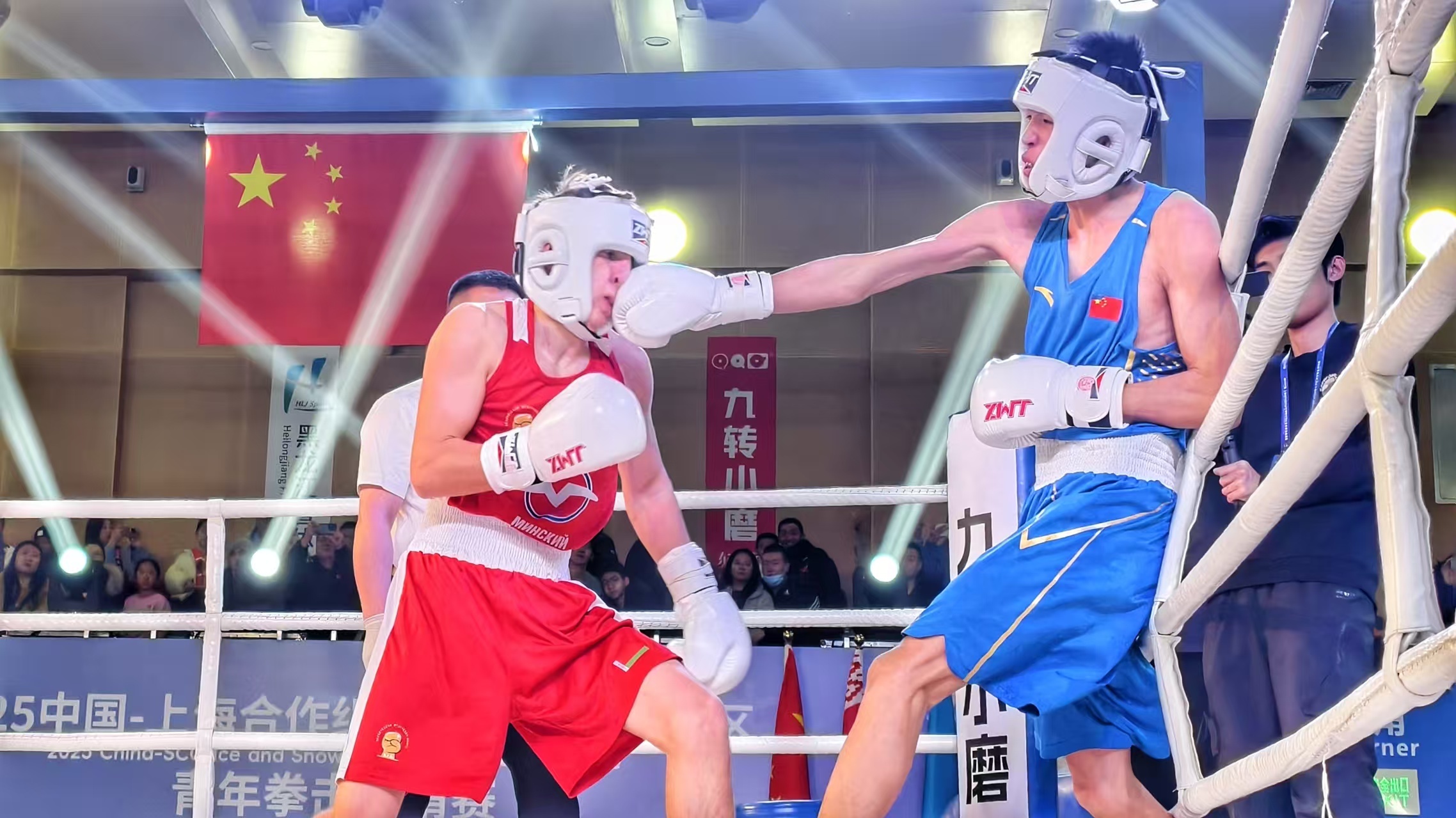 六国拳手聚冰城 以拳为媒筑友谊  2025年首届上合组织冰雪体育示范区青年拳击邀请赛开幕
