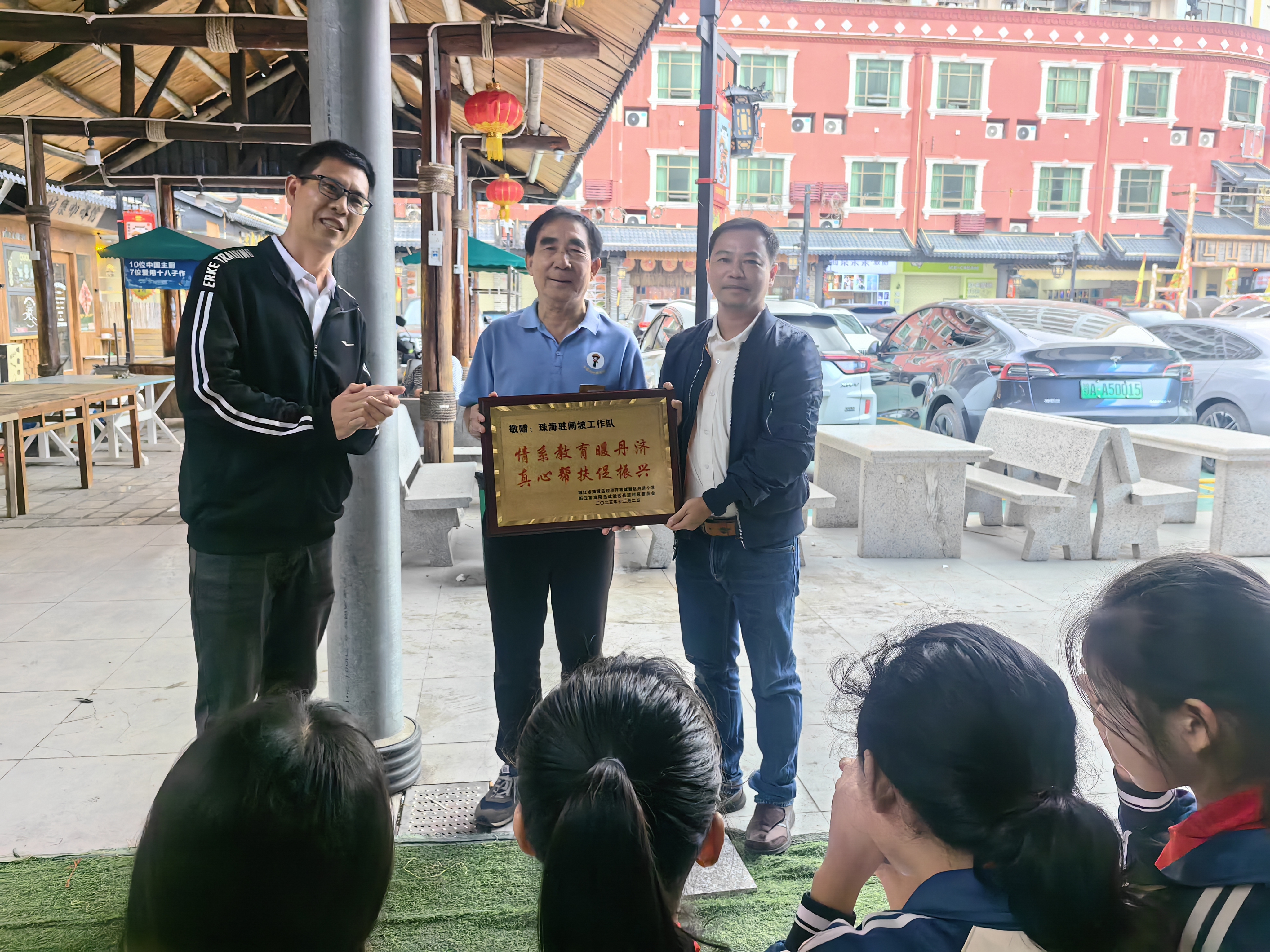 闸坡小学生走进疍家文化课堂,亲手体验渔家传统手工艺