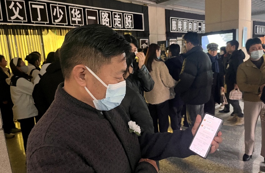 谭书记看着与丁少华的聊天记录沉痛无比