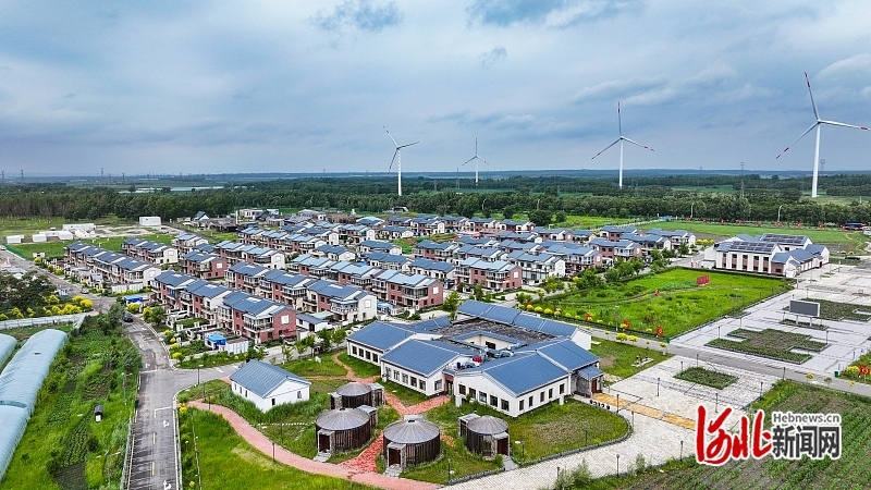 7月7日,无人机航拍张家口市张北县德胜村村貌。 河北日报记者 耿 辉摄