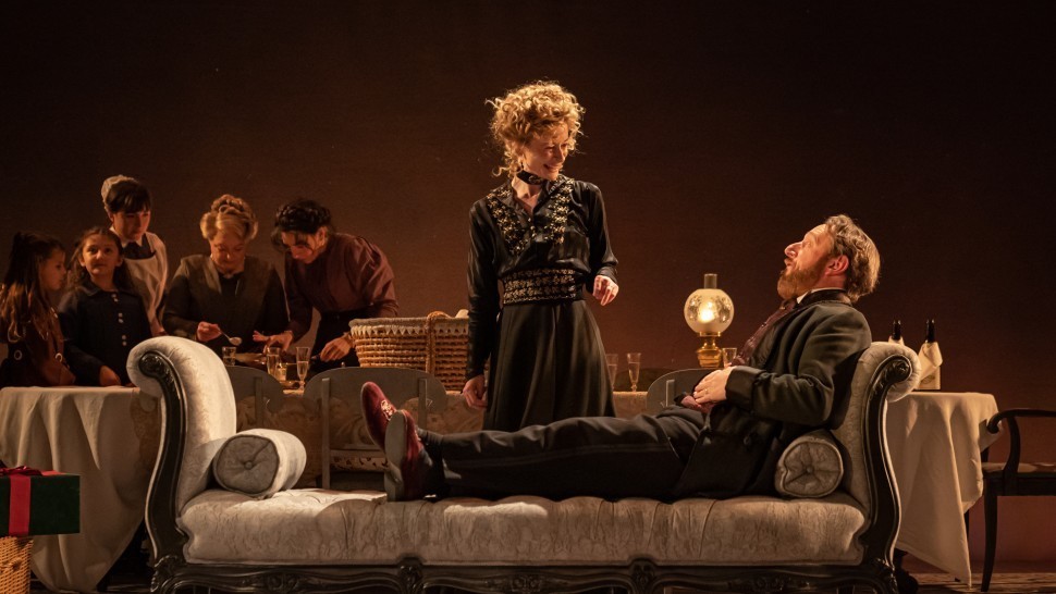 话剧《利奥波德城》剧照 该剧2020年2月12日在伦敦的温德姆剧院首演(图片来自Playbill ©Marc Brenner)