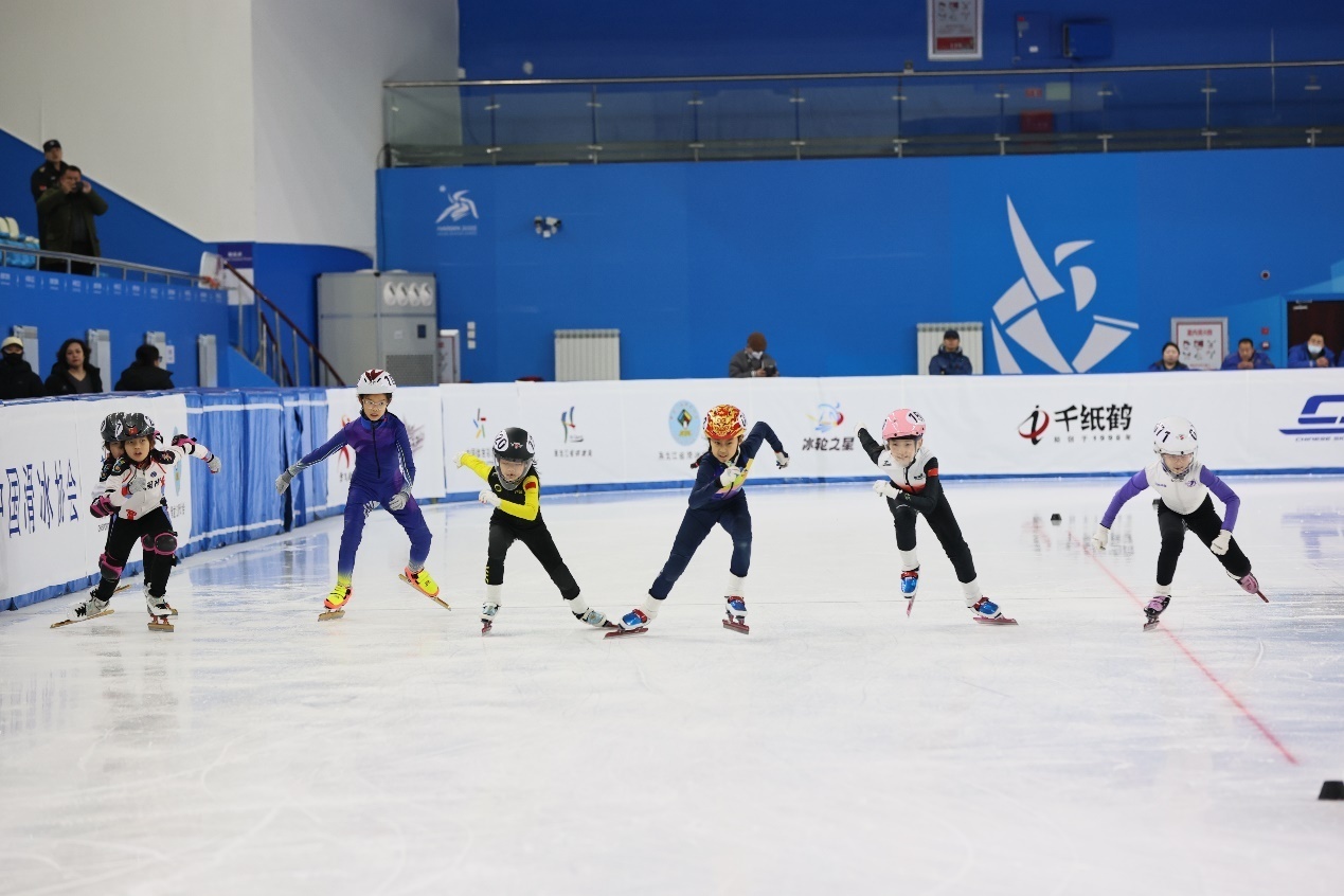 “冰超”2025全国“冰轮之星&middot;滑起来”系列赛事活动总决赛鸣枪开赛