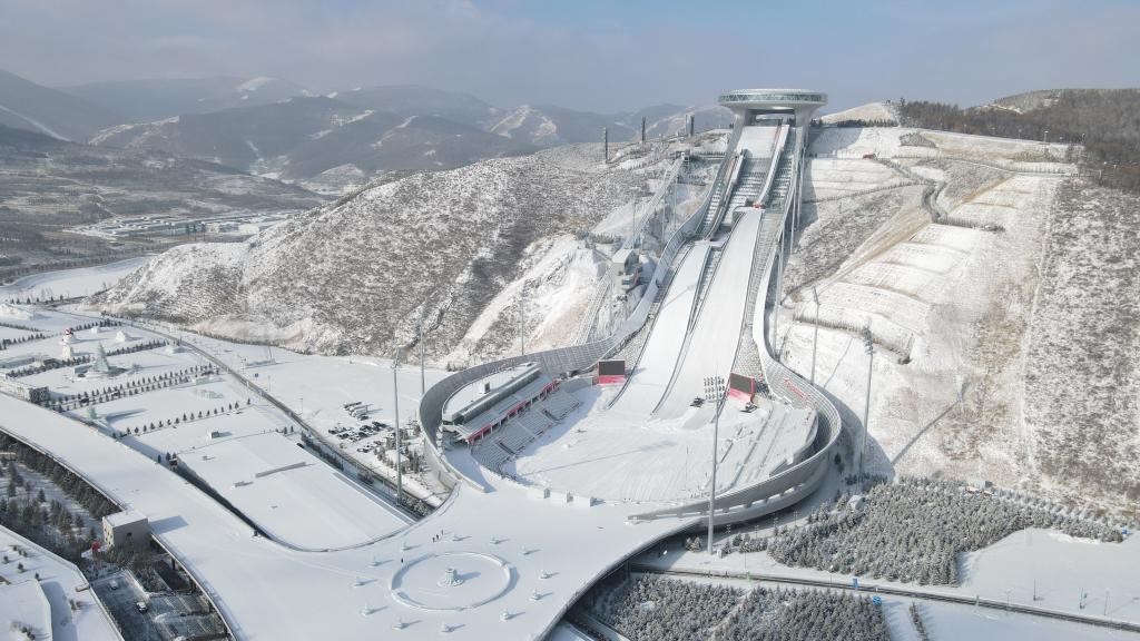 2024年12月,位于河北崇礼的国家跳台滑雪中心“雪如意”俯瞰(无人机照片)。新华社记者 杨帆 摄