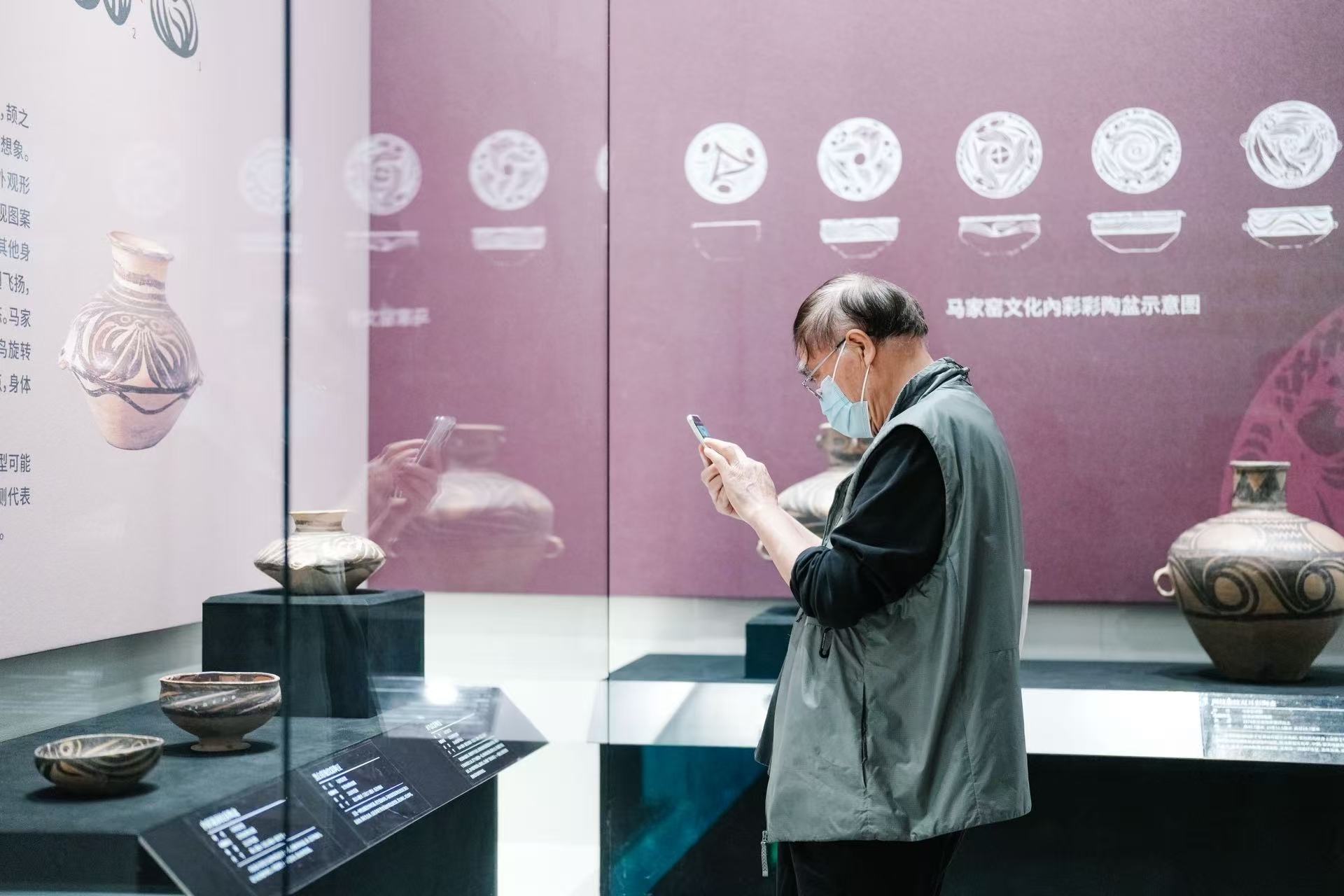 “彩陶艺术之巅峰——马家窑文化  彩陶特展”在深圳盛大启幕