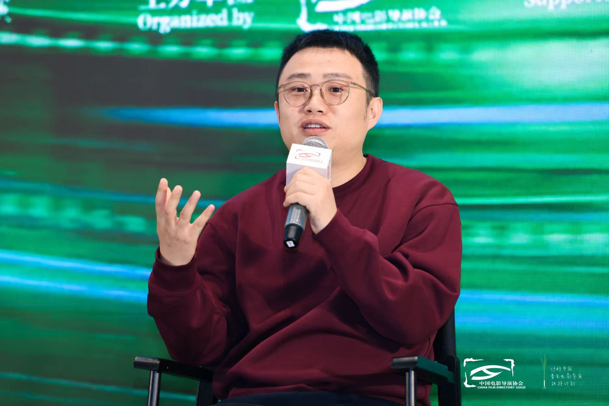 2025青葱校园行走进成都 王红卫携青年导演推介青葱计划