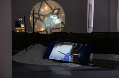 从原住民图腾到数字生成影像：深港双年展 OCAT 分展场呈现一场跨文明的对话实验