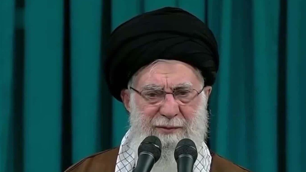 哈梅内伊：头巾并不阻碍女性发展