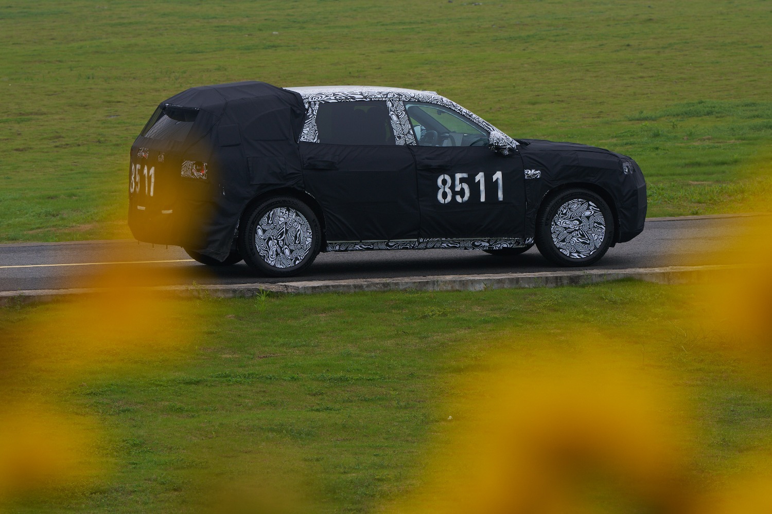 极氪8X路试谍照曝光 主销价格区间预计45万元起