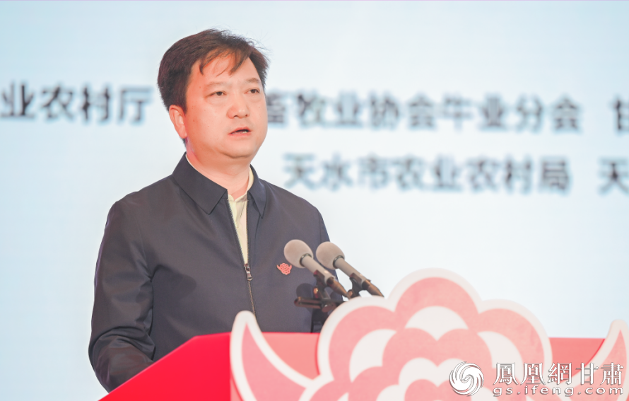 中共张家川县委书记何敬忠介绍，张家川红花牛是该县人民40多年悉心选育的成果。