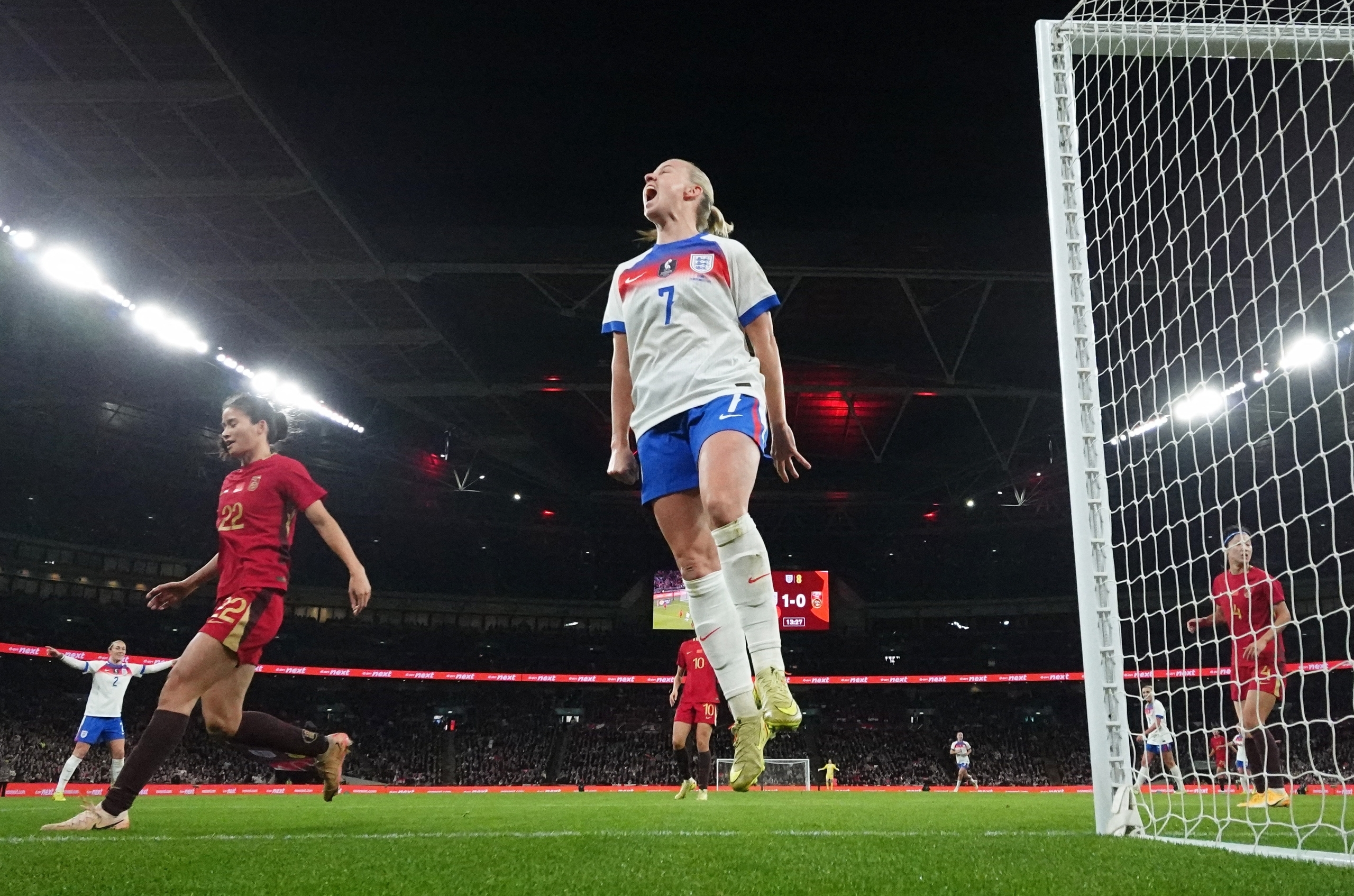 7万人现场见证!中国女足0-8英格兰