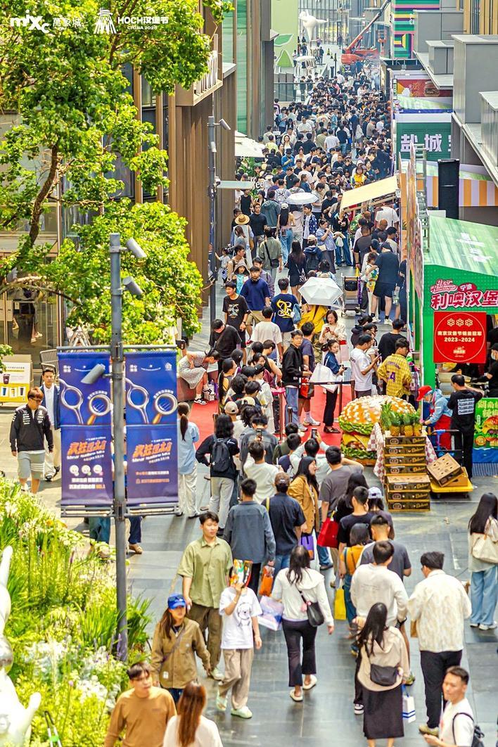 “HOCH汉堡节”人头涌动