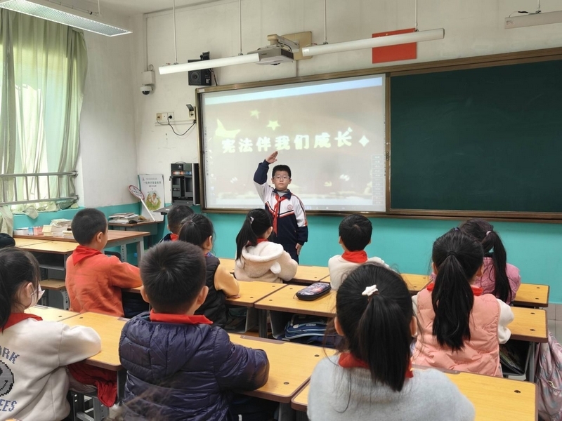 国家宪法日，天桥区一学校多维形式开展主题教育