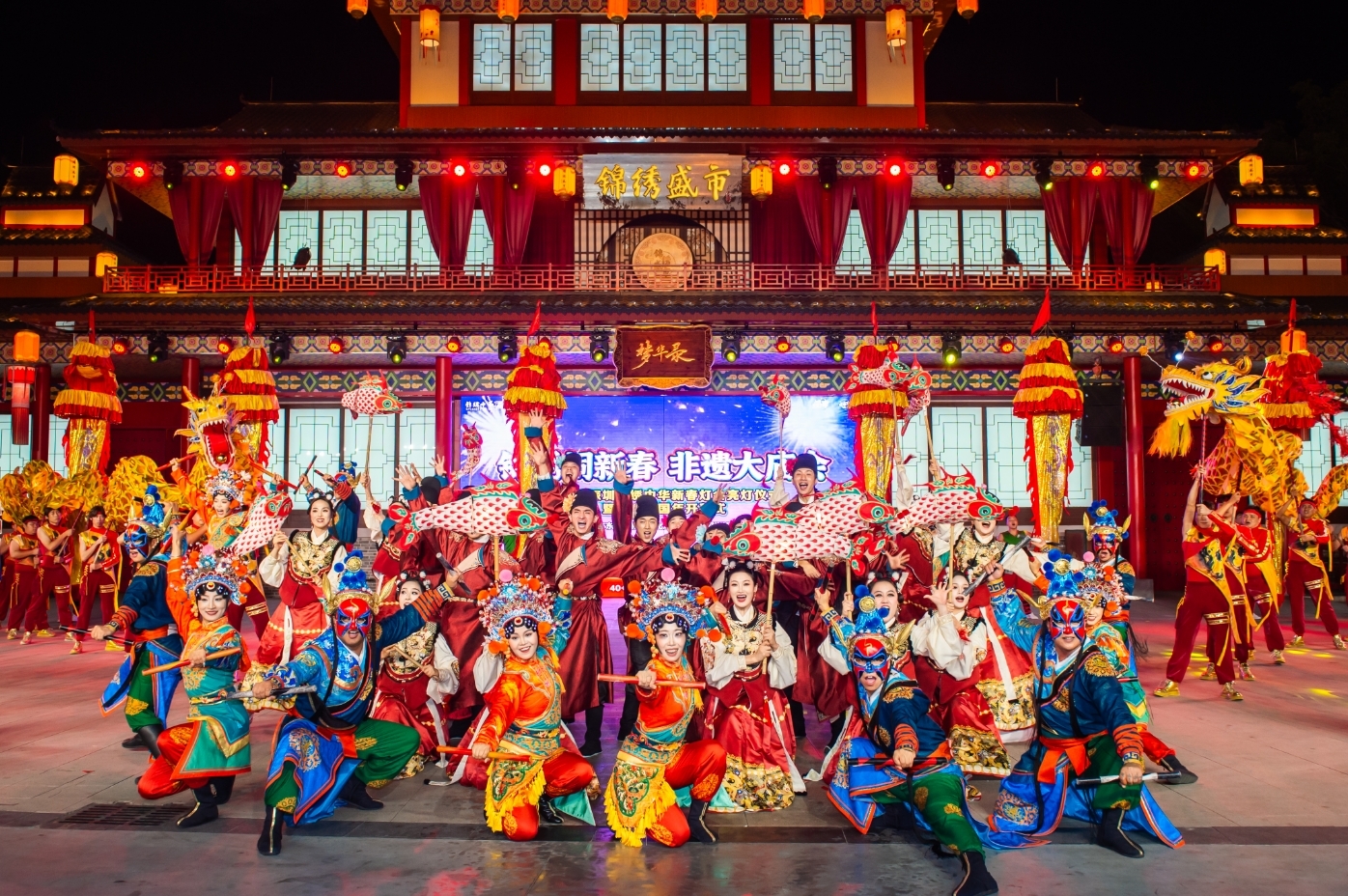 2026深圳锦绣中华新春灯会启幕！53万㎡东方光影点亮深圳非遗中国年