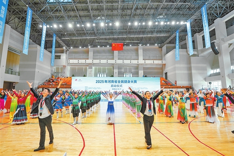 河南省职工文化体育中心为市民提供了健身休闲好去处。河南日报社全媒体记者 徐聪 摄