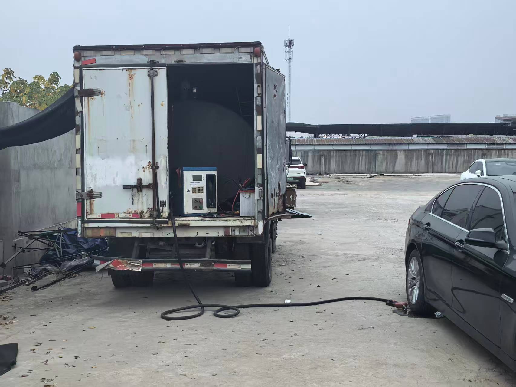 武汉:严查“流动炸弹”应急公安联合捣毁 两处流动黑加油点