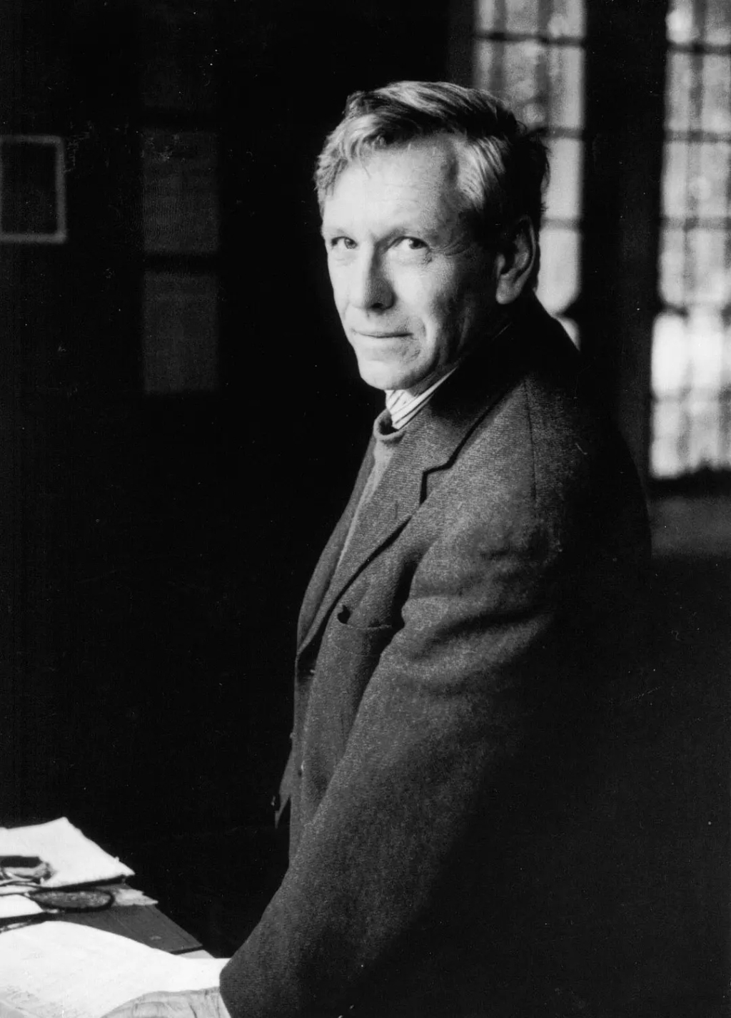 阿摩司·奥兹，一个在两极化社会中被称为“叛徒”的人