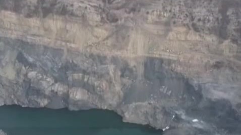 内蒙古一煤矿股东自我举报“越采盗采”，官方：采矿权已被拍卖，生态正修复中