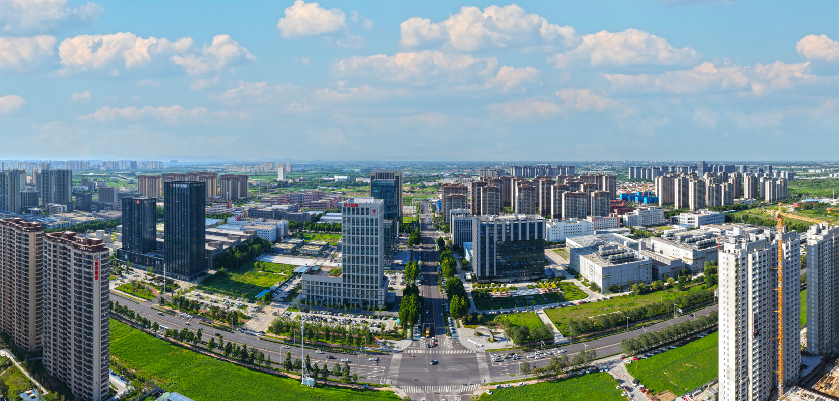 莲池区数据湾特色小镇与东百楼村、蔡庄村、后营村三村联建安置区。 张保林 摄
