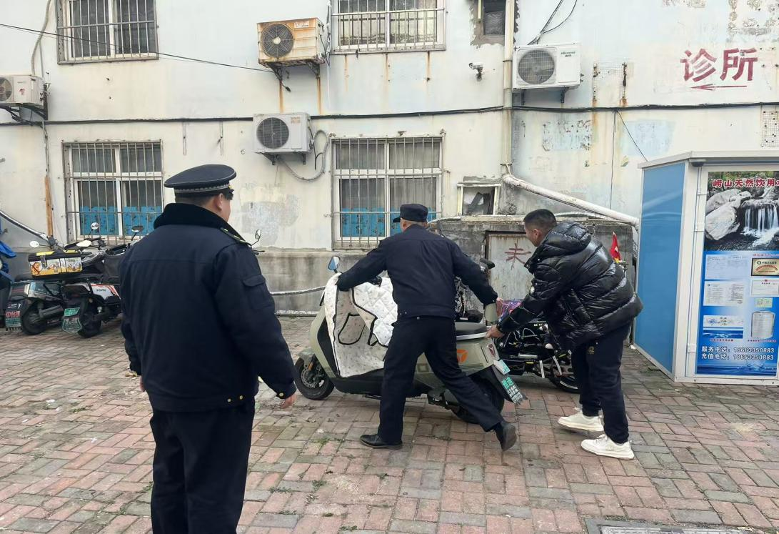 文明台东 | 台东街道“疏堵结合”规范非机动车停放 打造文明有序居住环境
