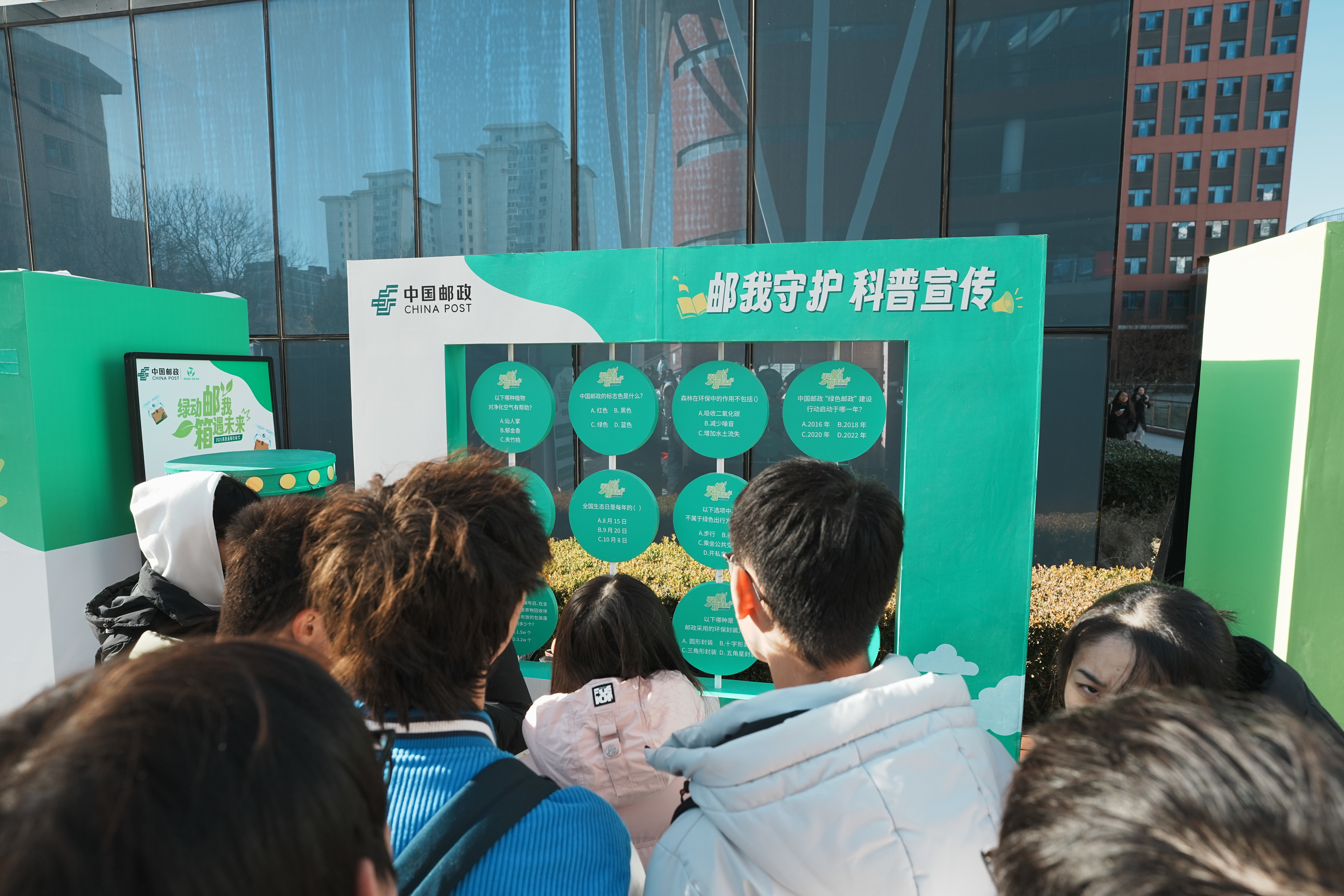 当绿色使命遇见青春力量:2025中国邮政【我是返箱行动π】圆满收官